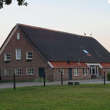 AneveldeLandelijk Gelegen Boerderij Aan De Pothofwegアパートメント エクステリア 写真