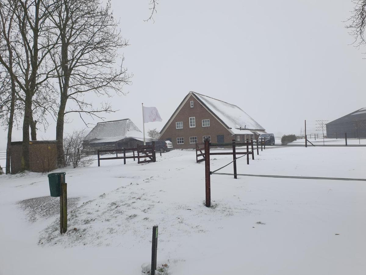 AneveldeLandelijk Gelegen Boerderij Aan De Pothofwegアパートメント エクステリア 写真